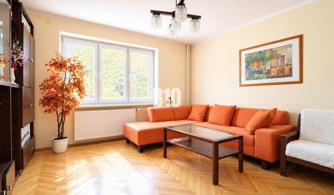 3 izbový byt 80 m2 priamo v centre s garážou
