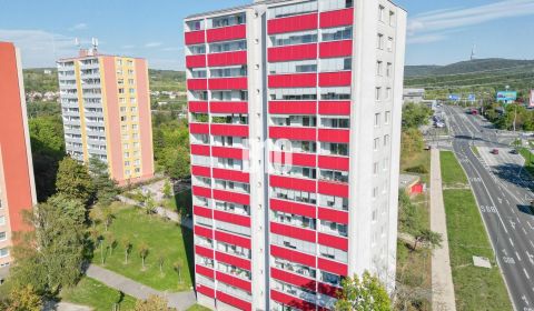 3-IZBOVÝ BYT S POTENCIÁLOM A VÝHĽADOM NA KAMZÍK | LIPSKÉHO - DÚBRAVKA