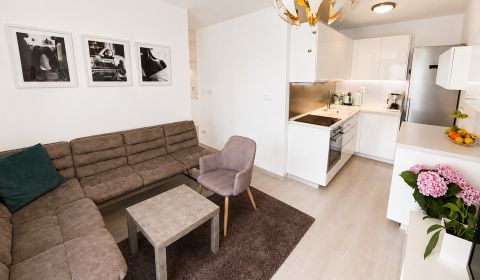 Na predaj apartmán s loggiou v Dúbravke