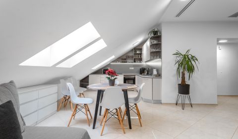 I Exkluzívny penthouse s terasou v absolútnom centre mesta
