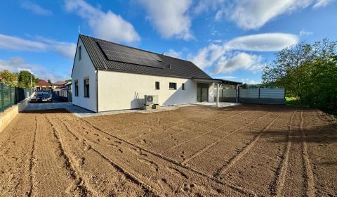 NA PREDAJ - Rodinný dom v JARKU, 4 izb. bungalov