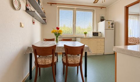 4-izbový byt Ludanice, 90 m², 3 balkóny – 118 000 €