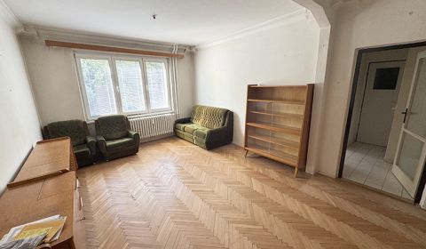 2,5 – izbový byt na Sklenárovej ulici v Bratislave, m.č. Ružinov