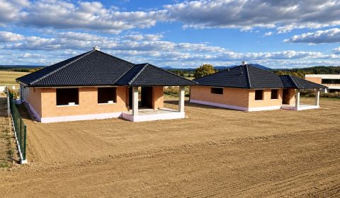 PREDAJ | NOVOSTAVBA 4 i. bungalov s terasou, Nová výstavba - Veľké Z.