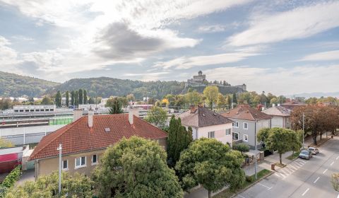 S VÝHĽADOM A POTENCIÁLOM – 3i BYT, 82 m² – SIHOŤ I, TN