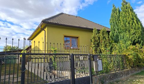 5-izbový dom na predaj, Tehla, pozemok 1125 m2