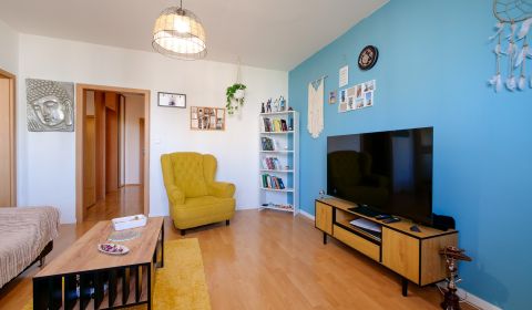 Kompletne zariadený 3 izbový byt s loggiou - Klokočina 