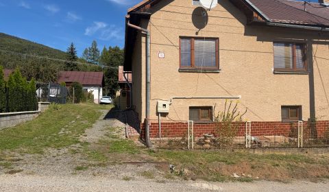 NA PREDAJ RODINNÝ DOM V OBCI BACÚCH –  MOŽNOSŤ BÝVANIA AJ REKREÁCIE
