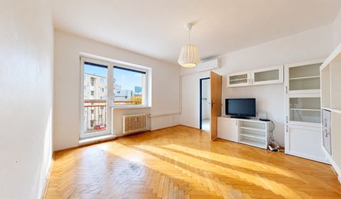 Svetlý 2-izbový byt s balkónom, šatníkom | Záhradnícka