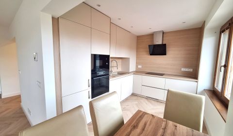 PRENÁJOM NOVOREKONŠTRUOVANÝ 2 IZBOVÝ BYT, BALKÓN, PREŠOV, UL. PAVL.NÁM