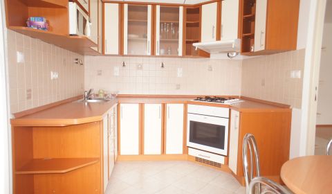 3-izb. byt, Lackova ul., Karlova Ves, veľká lodžia, 7 p./10
