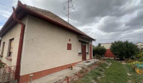 RODINNÝ DOM SO STAVEBNÝM POZEMKOM, KOLÁROVO