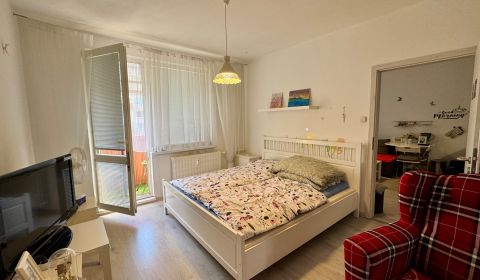 NA PREDAJ 1 izbový byt na Klokočine s balkónom