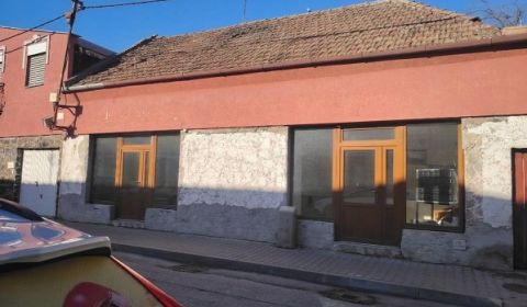 RK Dobré reality predáva dom v centre Nových Zámkov