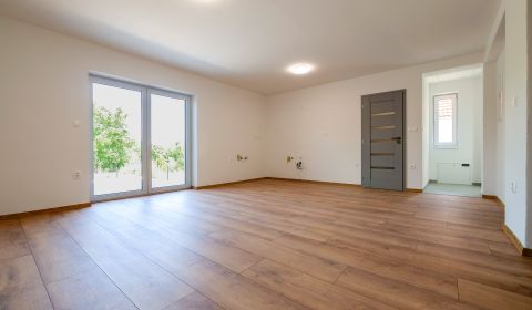 Kompletne zrekonštruovaný 3 izbový rodinný dom - Nitra 