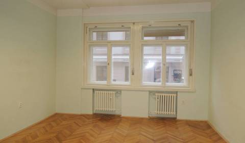 Prenájom kancelárskych priestorov v centre na Strakovej ul., 97 m2