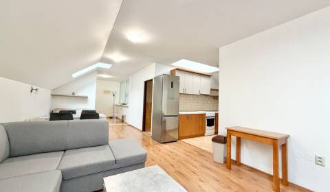 Ponúkame na prenájom 3 izbový byt 81 m2 Dolný Val - centrum Žiliny