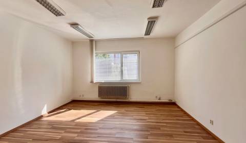 Prenájom kancelárií v Ružinove pri trhovisku, Koceľova ul., 35m2
