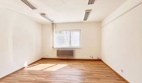 Prenájom kancelárií v Ružinove pri trhovisku, Koceľova ul., 22m2