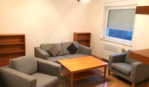 Slnečný útulný 2 izbový byt, Heyrovského ulica, Bratislava IV Lamač