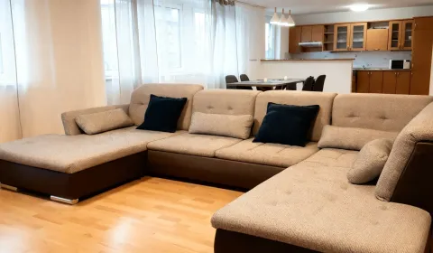 Prenájom 3 izb. bytu na námestí Martina Benku