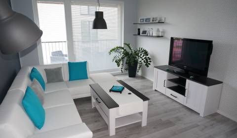 PREDANÉ - Novozariadený 2-izbový byt s loggiou, novostavba, Terasa