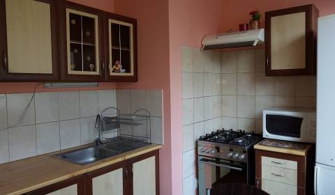 PREDANÉ: obnovený 2 izbový byt v Komárne