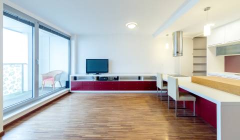 Krásny, priestranný 2i byt 69m2, s parkovaním a 2x lodžia, BREČTANKA