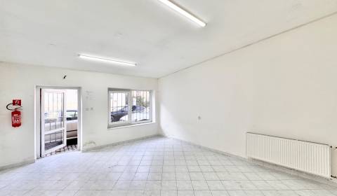Na prenájom obchodné priestory 76 m2 - dvor z Národnej Žilina Centrum