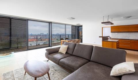 Príjemný 4i byt 144m2, s balkónom, terasou a parkovaním, ZLATÁ NOHA