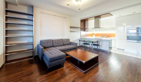 Moderný 2i byt 56 m2, klimatizácia, so zasklenou lodžiou a parkovaním