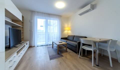 Príjemný 1i byt 26 m2, s A/C, balkónom a parkovaním v centre