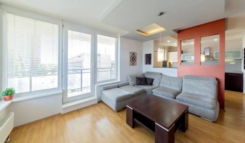 REZERVOVANÉ Priestranný 3i byt 84m2, s balkónom a parkovaním, UNIVERSO