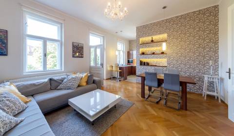 Veľkometrážny 3i byt v historickej vile 120 m2, s balkónom a pivnicou 