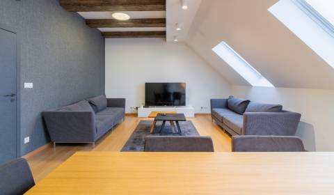 Výnimočný 2i byt 110m2 v historickej budove v srdci Starého mesta