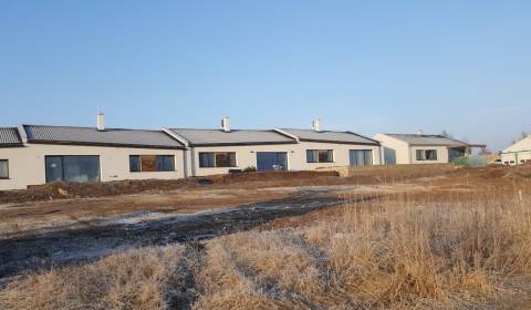 REZERVOVANÉ! Predáme stavebný pozemok, 750 m2, Nitra - Kynek