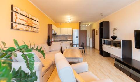 Útulný zariadený 2i byt s parkovaním