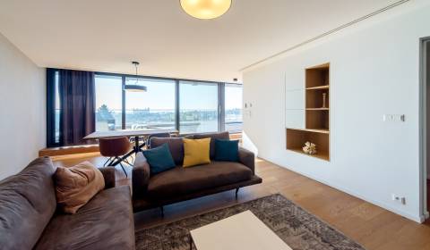 Nadštandardný 3i byt 95 m2, s parkovaním a terasou s výhľadom na hrad