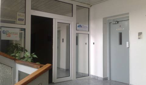 Klimatizovaný dvoj- kancel.priestor - 40 m2 pri Poluse + parkovanie.