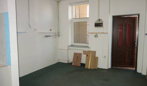 Priestory na prenájom, Vráble, centrum mesta, 34 m2