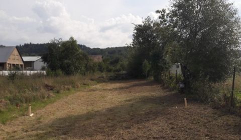 PREDAJ: slnečný pozemok, 325 m2 v obci Veľká Luka