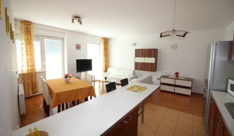 PREDANÝ 4-izb.byt, 10 roč.novostavba, Nitra, 4 balkóny, garáž