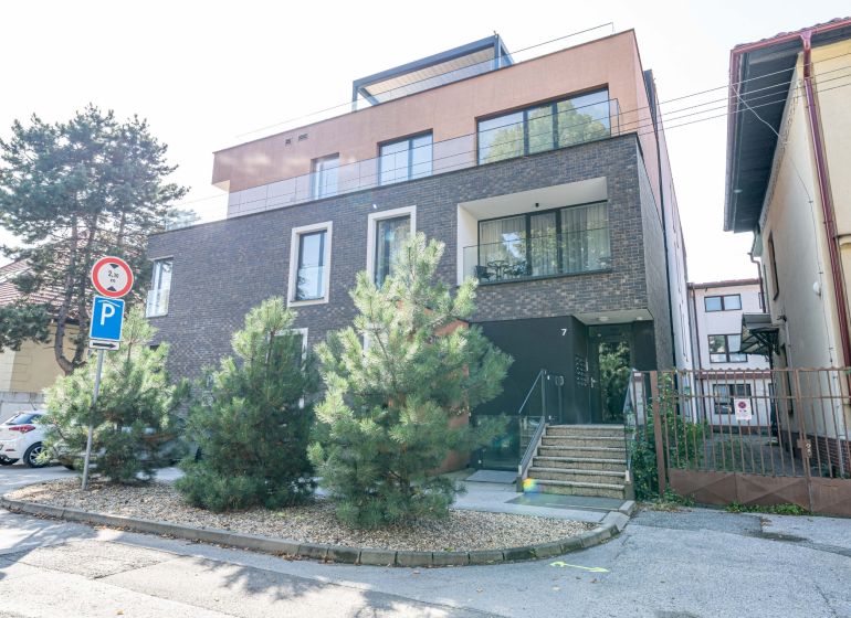 PRENAJATÉ:  na prenájom 2 izbový byt s  parkovaním, Košice - centrum - vonkajšok.jpg