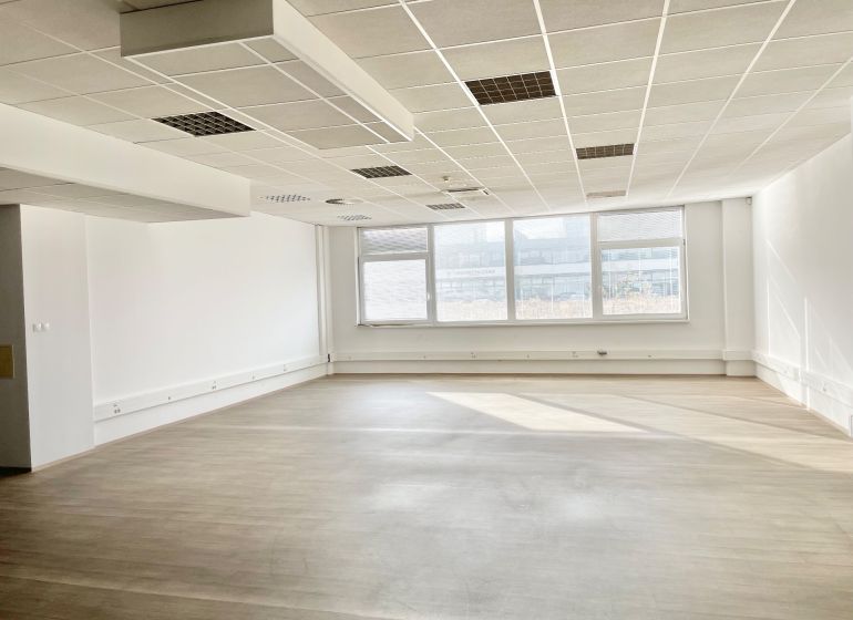 Na prenájom kancelárske priestory 200 m2 v Living centre v Žiline - Kancelária 200 m²