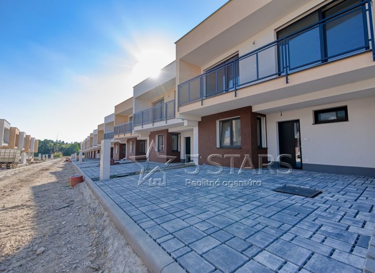Novostavba 4 izb. RD „ J“, Mníchovská alej - rodinny dom-mnichovska alej-5starsreality-1.jpg