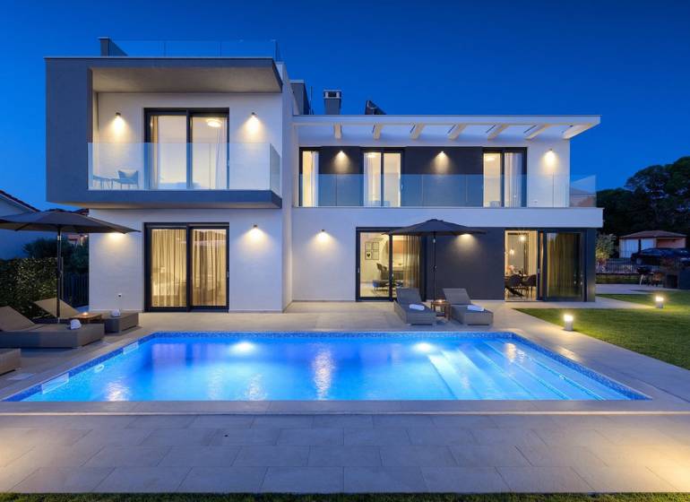 CHORVÁTSKO - Krásna moderná vila s garážou - POREČ - 08.jpg