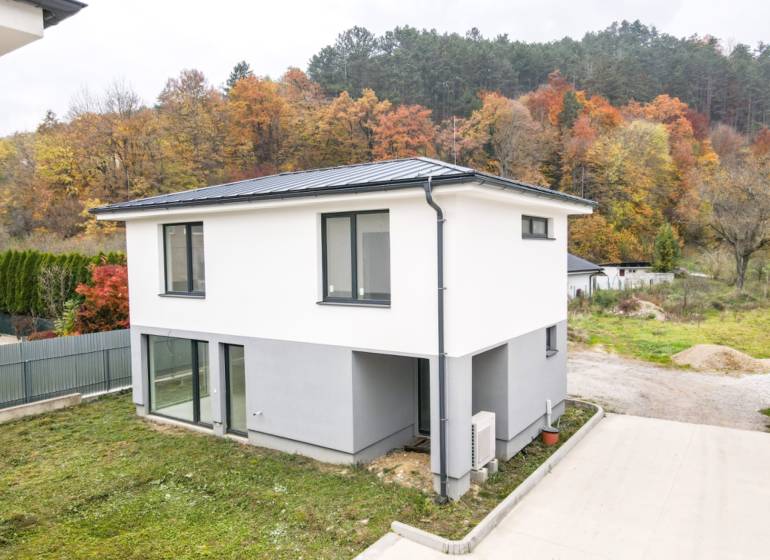 NOVOSTAVBA - 4i rodinný dom 117 m2 - Streženice - Púchov - upravene pozemok-03.jpg