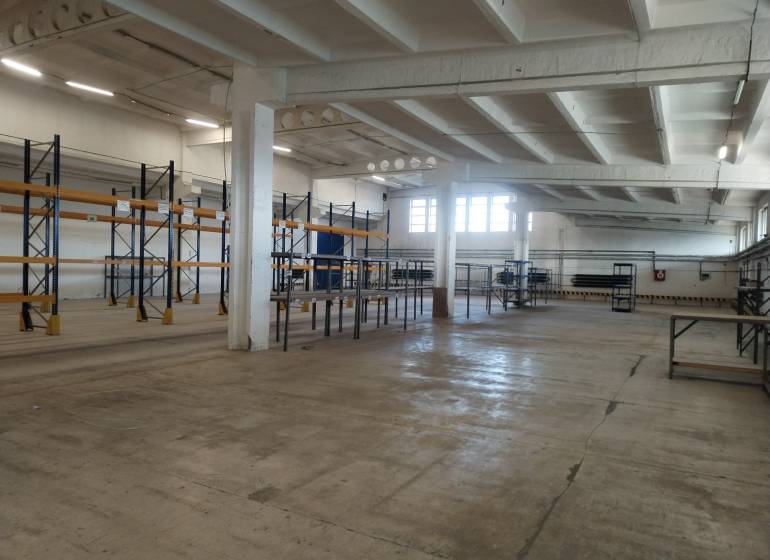 Prenájom skladovej haly so zázemím 927 m2 v Rači. - IMG_20250127_140653.jpg