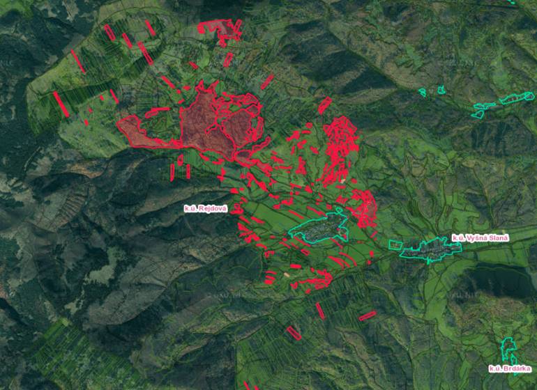 Rejdová – 62.800 m2 ORNÁ PÔDA v prebiehajúcich pozemkových úpravách - Letecká mapa s vyznačenými poľnohospodárskymi a lesnými pozemkami v katastrálnom území Rejdová.