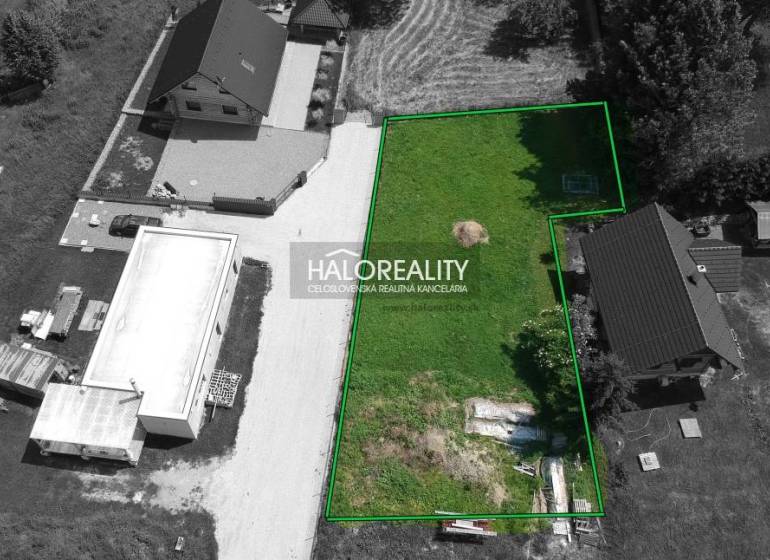 Predaj, pozemok pre rodinný dom   606 m2 Malatíny - ... - Záber na pozemok v Malatínoch vhodný na bývanie s okolím a prístupovou cestou.